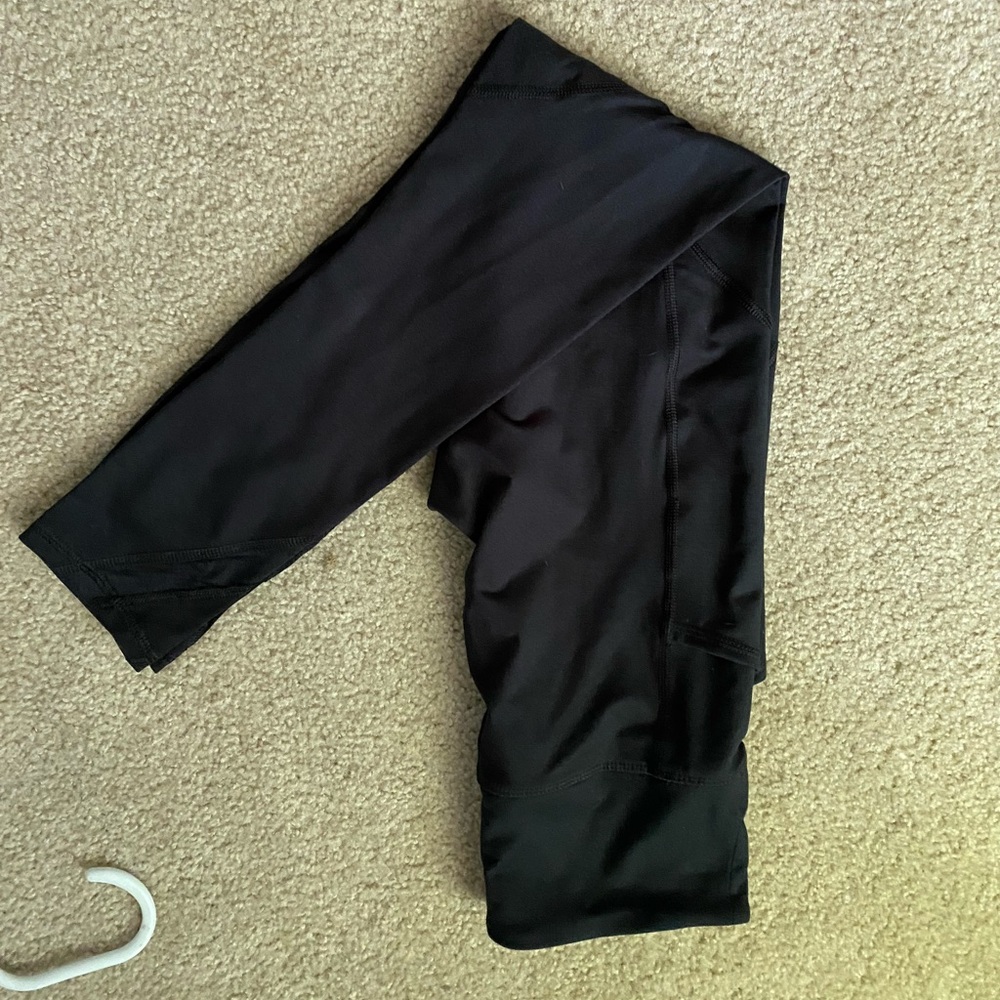 size 2 lululemon cropped leggings